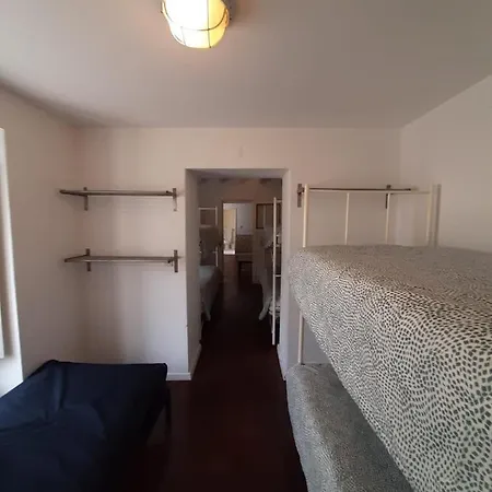 Casa Blanca Hostel *